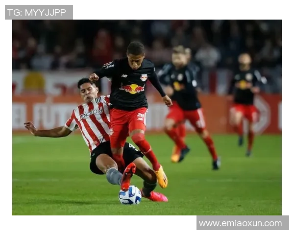 南美杯圣保罗队客场大胜小组出线在望